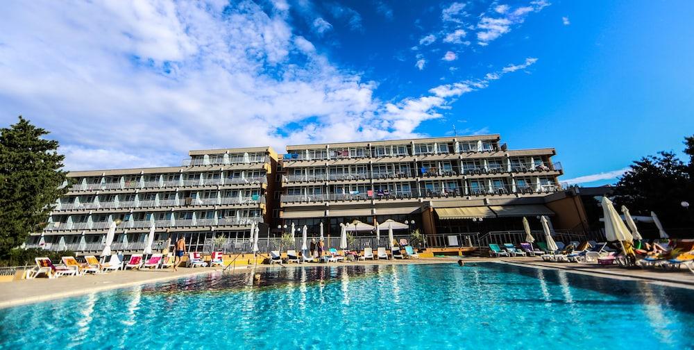 Arena Hotel Holiday メドゥリン エクステリア 写真