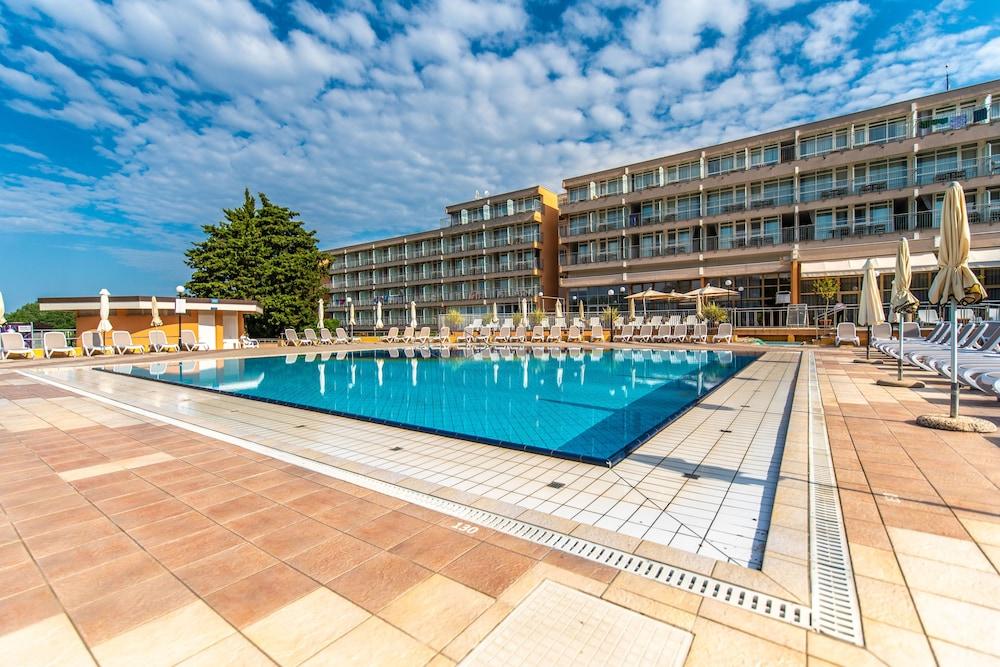 Arena Hotel Holiday メドゥリン エクステリア 写真